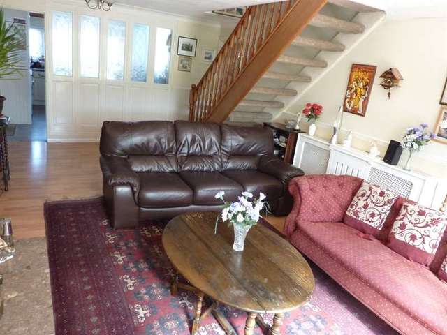 Image of 3 bedroom Detached house for sale in Lowther Road Dunstable LU6 at Kensworth Common, LU6 3LP