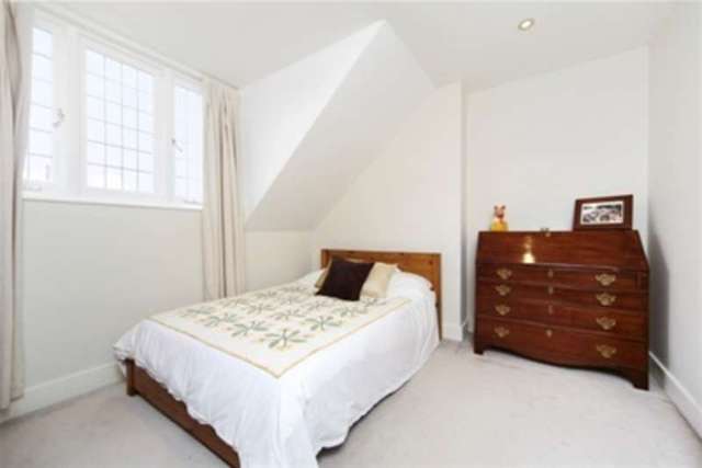  Image of 5 bedroom Detached house to rent in Loxley Road London SW18 at London, SW18 3LL