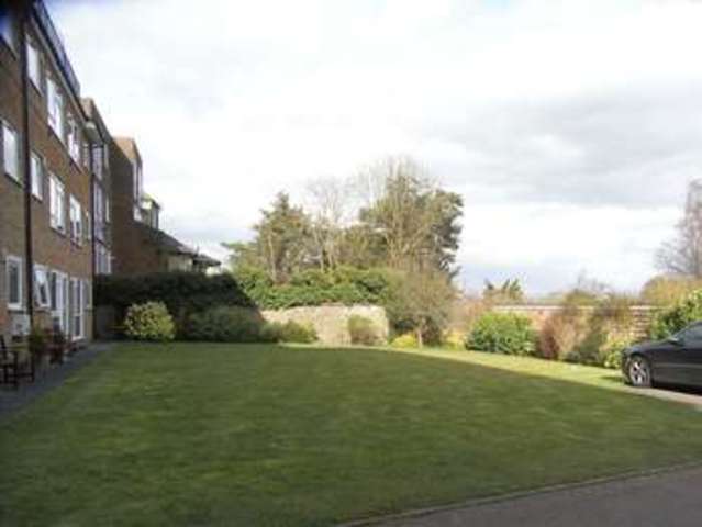  Image of 1 bedroom Flat for sale in Lyonsdown Road New Barnet Barnet EN5 at Lyonsdown Road New Barnet Barnet, EN5 1LD