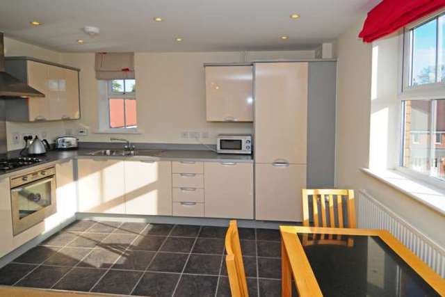  Image of 2 bedroom Apartment to rent in Rawlinson Road Maidenbower Crawley RH10 at Rawlinson Road Maidenbower Crawley, RH10 7DP