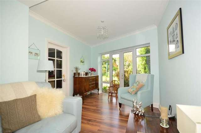  Image of 3 bedroom Bungalow for sale in Maidstone Road Rainham Gillingham ME8 at Rainham Gillingham Gillingham, ME8 0HH