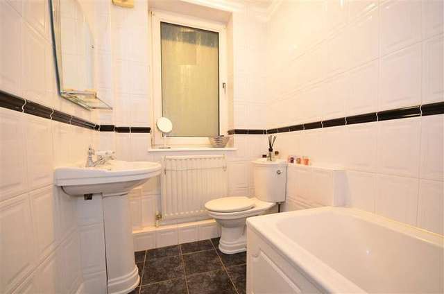  Image of 3 bedroom Bungalow for sale in Maidstone Road Rainham Gillingham ME8 at Rainham Gillingham Gillingham, ME8 0HH