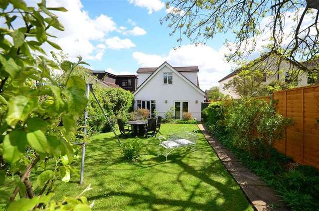  Image of 3 bedroom Bungalow for sale in Maidstone Road Rainham Gillingham ME8 at Rainham Gillingham Gillingham, ME8 0HH