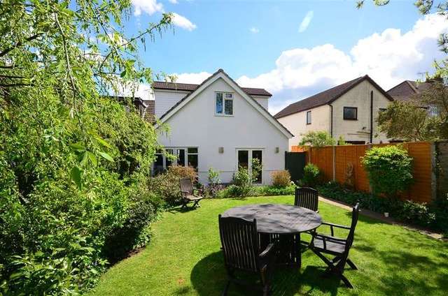  Image of 3 bedroom Bungalow for sale in Maidstone Road Rainham Gillingham ME8 at Rainham Gillingham Gillingham, ME8 0HH
