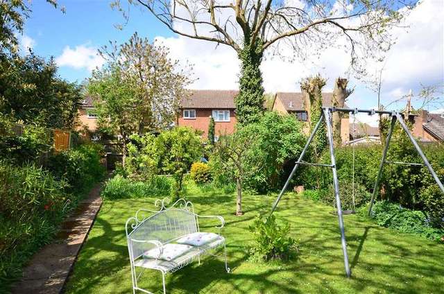  Image of 3 bedroom Bungalow for sale in Maidstone Road Rainham Gillingham ME8 at Rainham Gillingham Gillingham, ME8 0HH