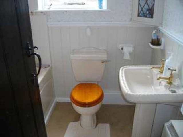  Image of 2 bedroom Property for sale in Main Street Thornton Curtis Ulceby DN39 at 4 Main Street Thornton Curtis Ulceby, DN39 6XW