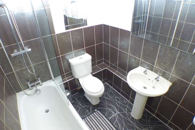  Image of 2 bedroom Flat for sale in Manor Road Sidcup DA15 at Manor Road  Sidcup, DA15 7HU