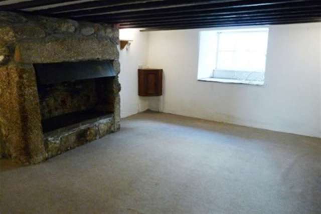 Image of 1 bedroom Flat to rent in North Street Marazion TR17 at Marazion, TR17 0EB