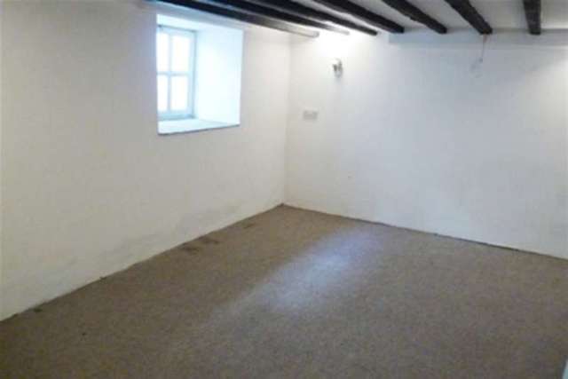  Image of 1 bedroom Flat to rent in North Street Marazion TR17 at Marazion, TR17 0EB