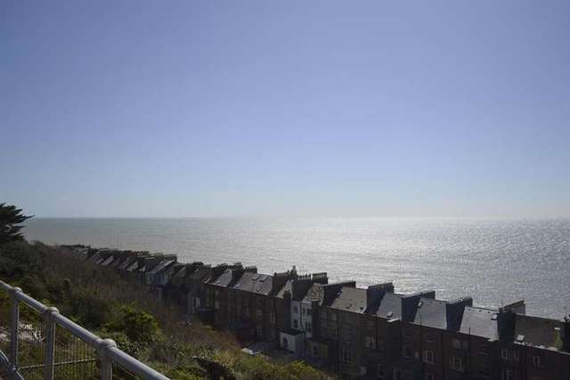  Image of 2 bedroom Flat to rent in Bexhill Road St. Leonards-on-Sea TN38 at Marina Heights 63 West Hill Road St Leonards On Sea, TN38 0NF