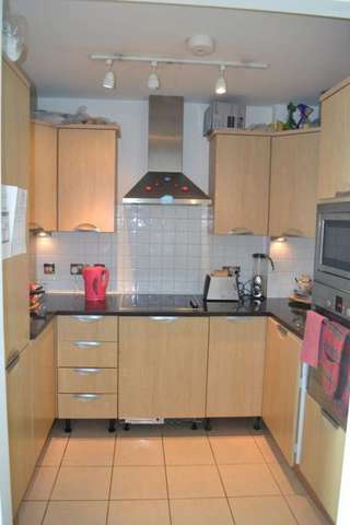  Image of 2 bedroom Flat to rent in Bowling Green Row London SE18 at Maritime House, Greens End  London, SE18 6HB