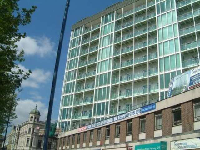  Image of 2 bedroom Flat to rent in Bowling Green Row London SE18 at Maritime House, Greens End  London, SE18 6HB