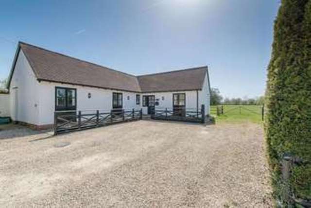  Image of 5 bedroom Detached house for sale in Marsh Marsh Aylesbury HP17 at Marsh Aylesbury, HP17 8SP