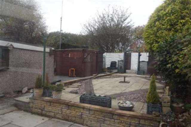  Image of 2 bedroom Bungalow to rent in Martland Crescent Wigan WN6 at Wigan, WN6 8QD