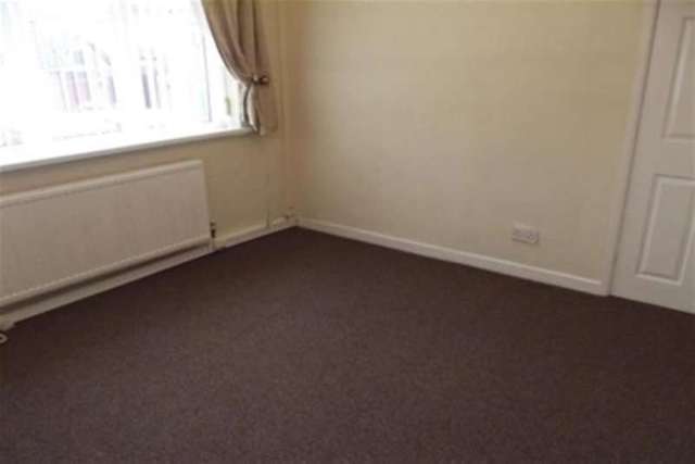  Image of 2 bedroom Bungalow to rent in Martland Crescent Wigan WN6 at Wigan, WN6 8QD