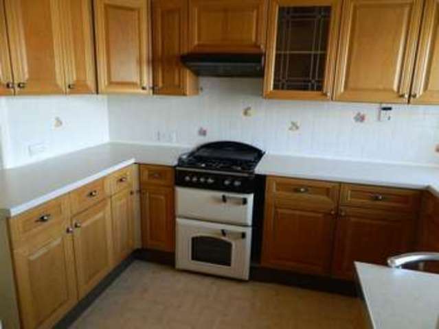  Image of 3 bedroom Semi-Detached house to rent in Kingfisher Road Weston-super-Mare BS22 at Kingfisher Road  Weston-Super-Mare, BS22 8TZ