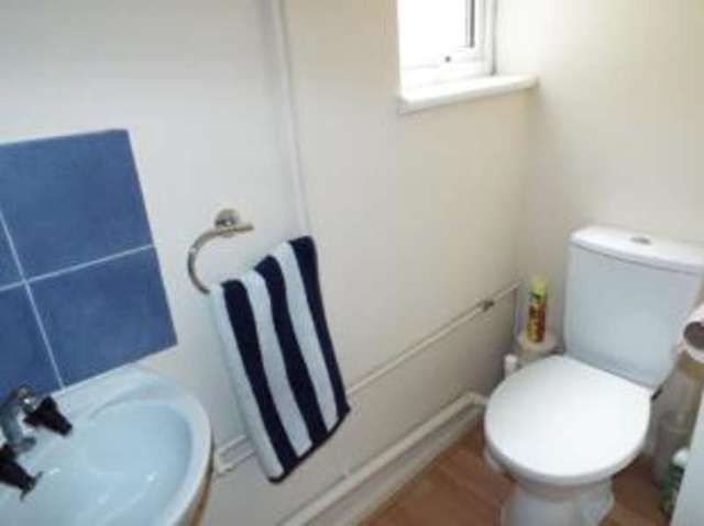  Image of 3 bedroom End of Terrace for sale in Meadow Way Leighton Buzzard LU7 at Leighton Buzzard Bedfordshire Leighton Buzzard, LU7 3XP