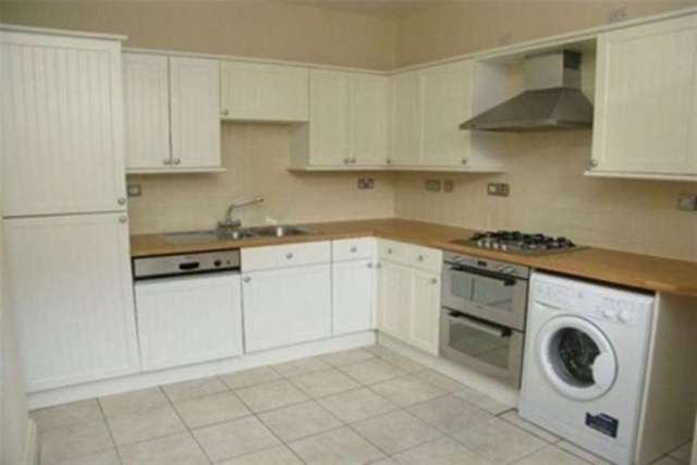  Image of 2 bedroom Flat to rent in North Street Easebourne Midhurst GU29 at Midhurst, GU29 9BZ