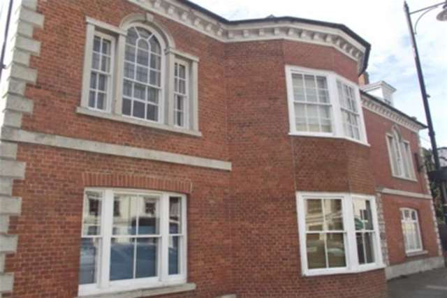  Image of 2 bedroom Flat to rent in North Street Easebourne Midhurst GU29 at Midhurst, GU29 9BZ