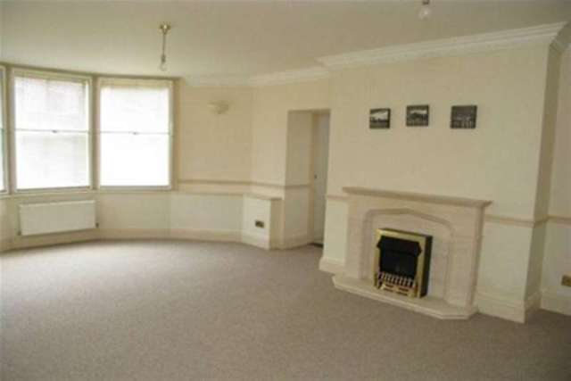  Image of 2 bedroom Flat to rent in North Street Easebourne Midhurst GU29 at Midhurst, GU29 9BZ