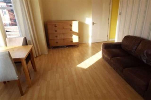  Image of 1 bedroom Flat to rent in Christchurch Road Boscombe Bournemouth BH7 at Bournemouth, BH7 6AF