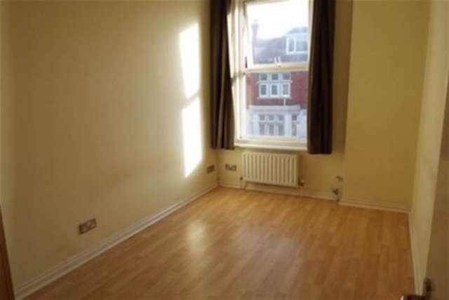  Image of 1 bedroom Flat to rent in Christchurch Road Boscombe Bournemouth BH7 at Bournemouth, BH7 6AF