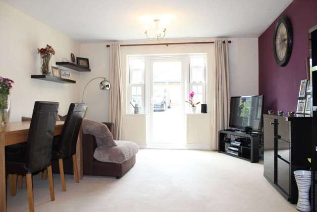  Image of 1 bedroom Flat to rent in Eastman Way Epsom KT19 at Mott House Eastman Way Epsom, KT19 8DB