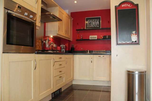  Image of 1 bedroom Flat to rent in Eastman Way Epsom KT19 at Mott House Eastman Way Epsom, KT19 8DB