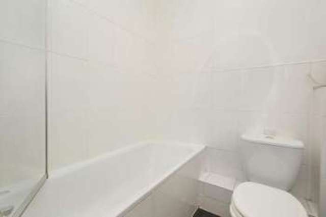  Image of Studio flat to rent in Mount View Road London N4 at London N4 4SL Finsbury Park, N4 4SL