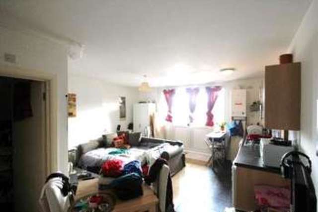  Image of Studio flat to rent in Mount View Road London N4 at London N4 4SL Finsbury Park, N4 4SL