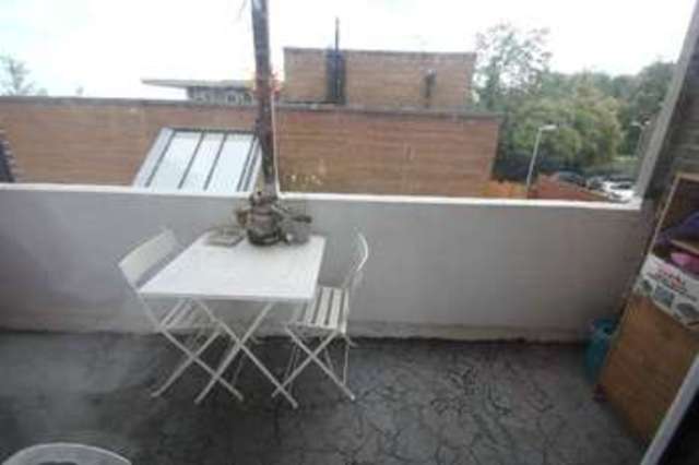  Image of Studio flat to rent in Mount View Road London N4 at London N4 4SL Finsbury Park, N4 4SL