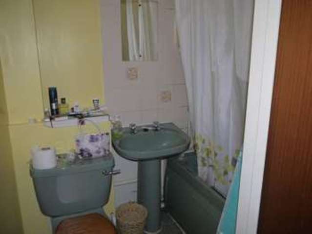  Image of 2 bedroom Flat to rent in Mowries Court Somerton TA11 at Mowries Court  Somerton, TA11 6NF