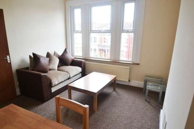  Image of 2 bedroom Flat to rent in Palmerston Crescent London N13 at Palmerston Crescent First Floor Flat Palmers Green, N13 4UA