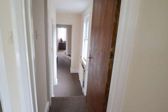  Image of 2 bedroom Flat to rent in Palmerston Crescent London N13 at Palmerston Crescent First Floor Flat Palmers Green, N13 4UA