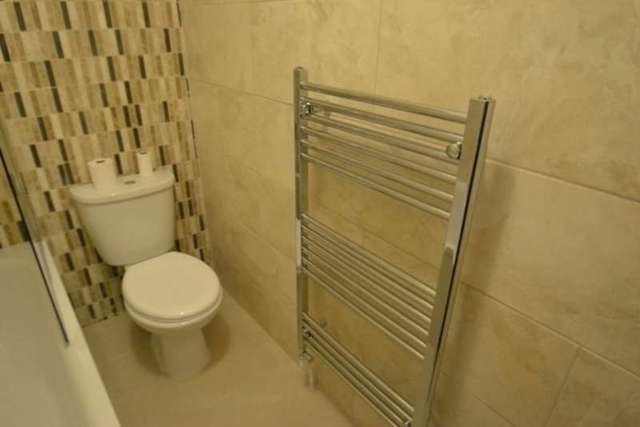  Image of 2 bedroom Flat to rent in Palmerston Crescent London N13 at Palmerston Crescent First Floor Flat Palmers Green, N13 4UA