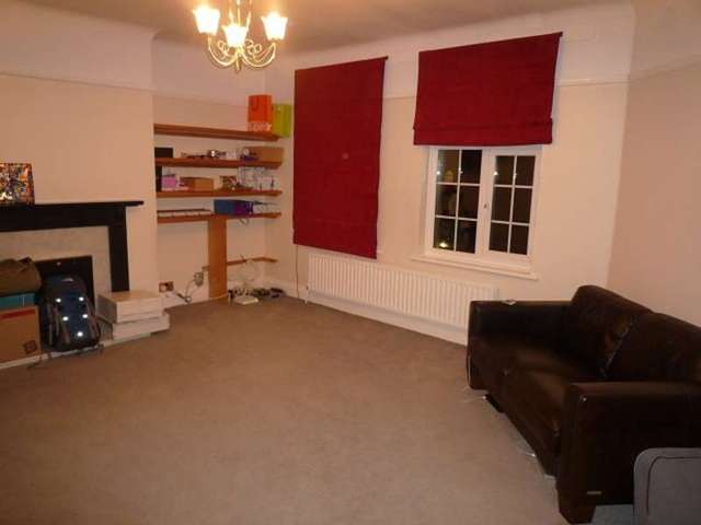  Image of 2 bedroom Flat to rent in Birkenhead Avenue Kingston upon Thames KT2 at Birkenhead Avenue  Kingston Upon Thames, KT2 6RS