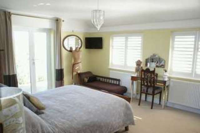  Image of 4 bedroom Detached house for sale in Park View Drive North Charvil Reading RG10 at Park View Drive North Charvil Reading, RG10 9QY