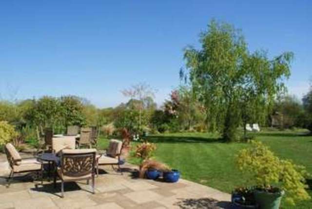  Image of 4 bedroom Detached house for sale in Park View Drive North Charvil Reading RG10 at Park View Drive North Charvil Reading, RG10 9QY