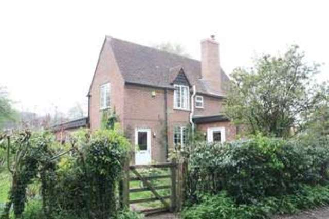  Image of 3 bedroom Property to rent in Piggotts Hill North Dean High Wycombe HP14 at Piggotts Hill North Dean High Wycombe, HP14 4NF