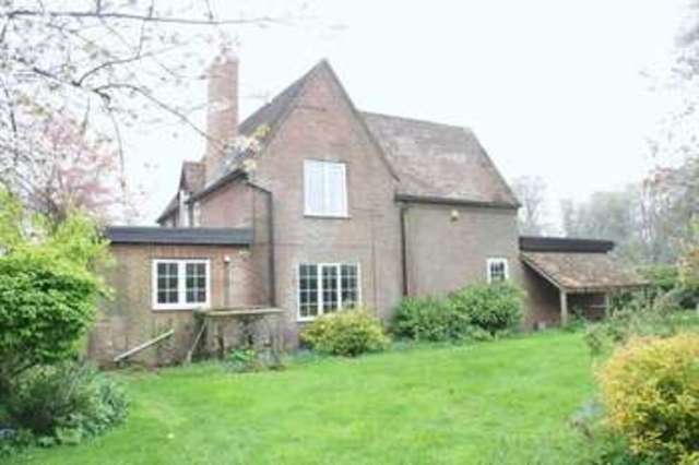  Image of 3 bedroom Property to rent in Piggotts Hill North Dean High Wycombe HP14 at Piggotts Hill North Dean High Wycombe, HP14 4NF
