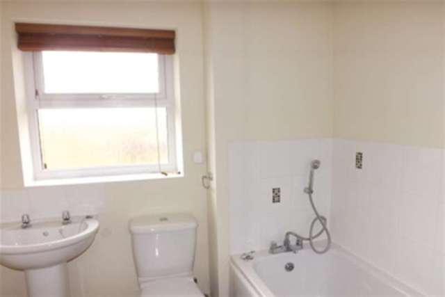  Image of 4 bedroom Detached house to rent in Isambard Way Blunsdon Swindon SN25 at Swindon, SN25 2NP