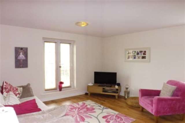  Image of 2 bedroom Flat to rent in Deneb Drive Swindon SN25 at Swindon, SN25 2LB