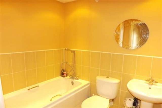  Image of 2 bedroom Flat to rent in Deneb Drive Swindon SN25 at Swindon, SN25 2LB