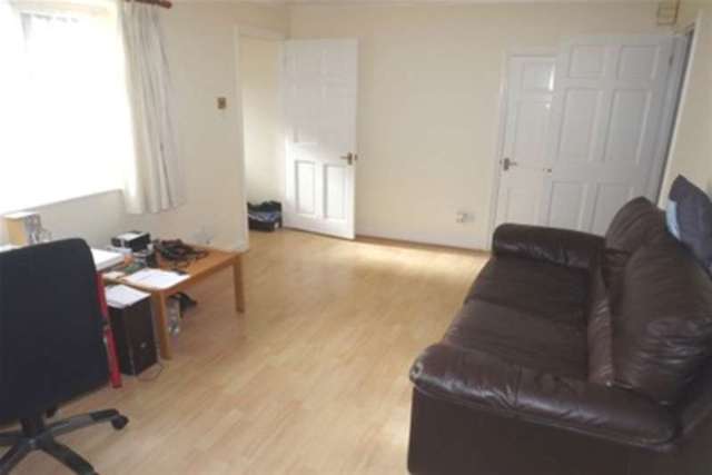  Image of 1 bedroom Maisonette to rent in Mussenden Court Copsewood Road Watford WD24 at Watford, WD24 5QR