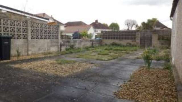  Image of 3 bedroom Bungalow for sale in Western Avenue Bournemouth BH10 at Northbourne Bournemouth Moordown, BH10 6HJ