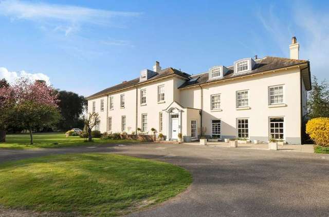  Image of 1 bedroom Flat for sale in Salthill Road Chichester PO19 at Salthill Road  Chichester, PO19 3PY