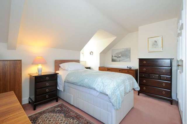  Image of 1 bedroom Flat for sale in Salthill Road Chichester PO19 at Salthill Road  Chichester, PO19 3PY