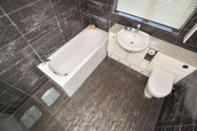  Image of 5 bedroom Detached house for sale in Oak Tree Lane Mansfield NG18 at Mansfield Nottinghamshire Mansfield, NG18 3HP