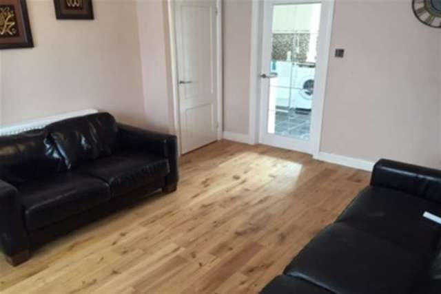  Image of 3 bedroom Terraced house to rent in Oakhill Crescent Birmingham B27 at Birmingham, B27 7LS