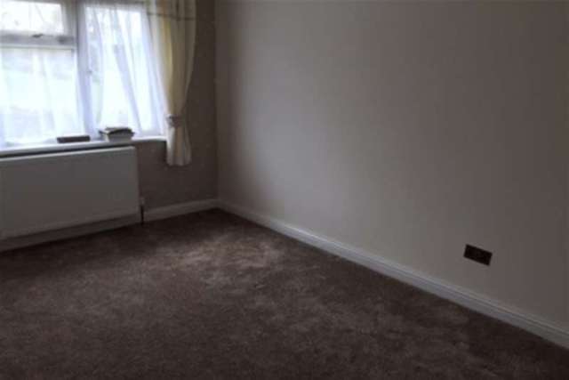  Image of 3 bedroom Terraced house to rent in Oakhill Crescent Birmingham B27 at Birmingham, B27 7LS